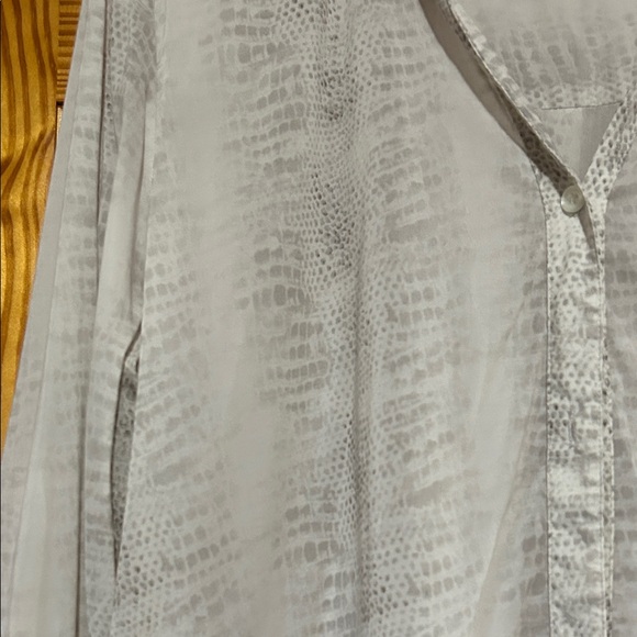 Symphony Cream Textured Blouse - Picture 3 of 3